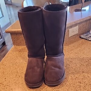WOMENS EUC DARK BROWN TALL UGGS SIZE-9
